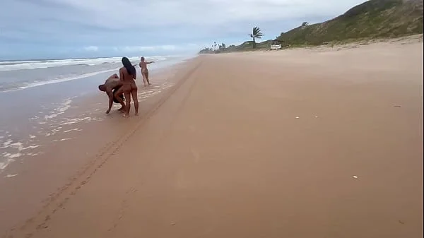 Fiz uma orgia na praia de nudismo com minhas amigas gostosas e ainda gravei