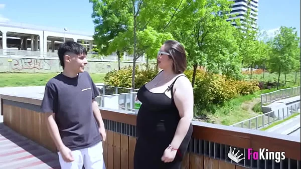 Ultimate BIG TITS poll: BBW MILF Mae Quira questions randoms at the street