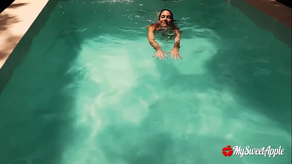 Summer Holidays Amateur Pool Sex: Fucking a Big Ass Brunette with a Huge Facial Cumshot