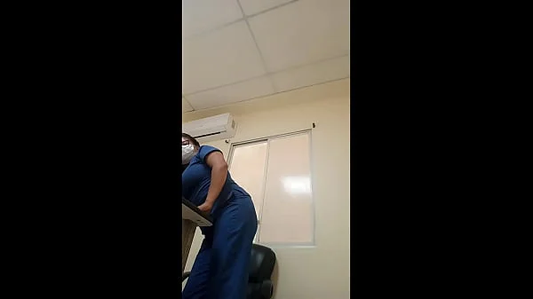 video viral de la enfermera del hospital !! fue a ponerle una ampolla al paciente y terminaron follando