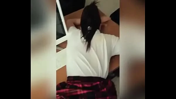 FOLLANDO en el SALÓN! Un PROFESOR APROVECHA y le Hace SEXO ANAL a una Estudiante Mexicana Arriba del Escritorio!! MAESTRO se COGE a una de sus ALUMNAS por el CULO en el SALÓN de CLASES! Sexo Casero Amateur !