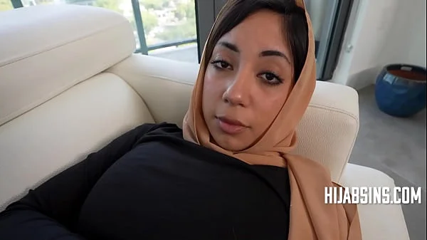 American Doc Takes Advantage Of Naive Arab Hijab Girl - Ozzy Sparx